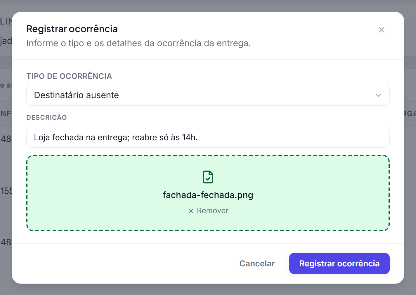 Janela de registrar ocorrência com o tipo destinatário ausente, uma descrição e uma foto anexada.
