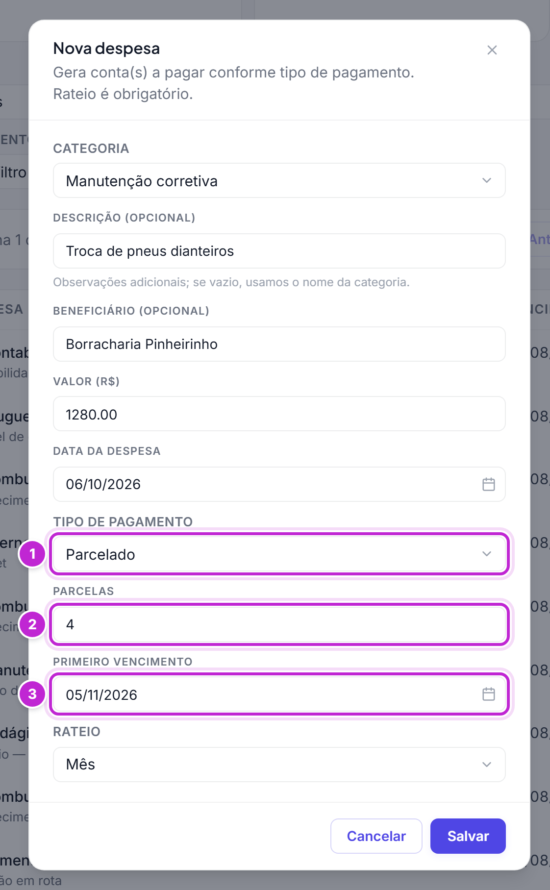Modal Nova despesa com o tipo de pagamento Parcelado, 4 parcelas e o primeiro vencimento preenchido