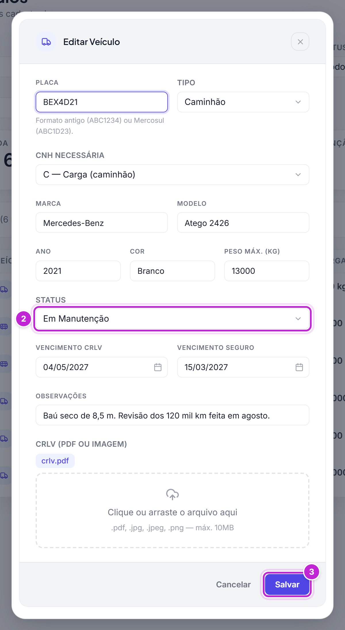 Janela Editar Veículo com o campo Status em Em Manutenção e o botão Salvar